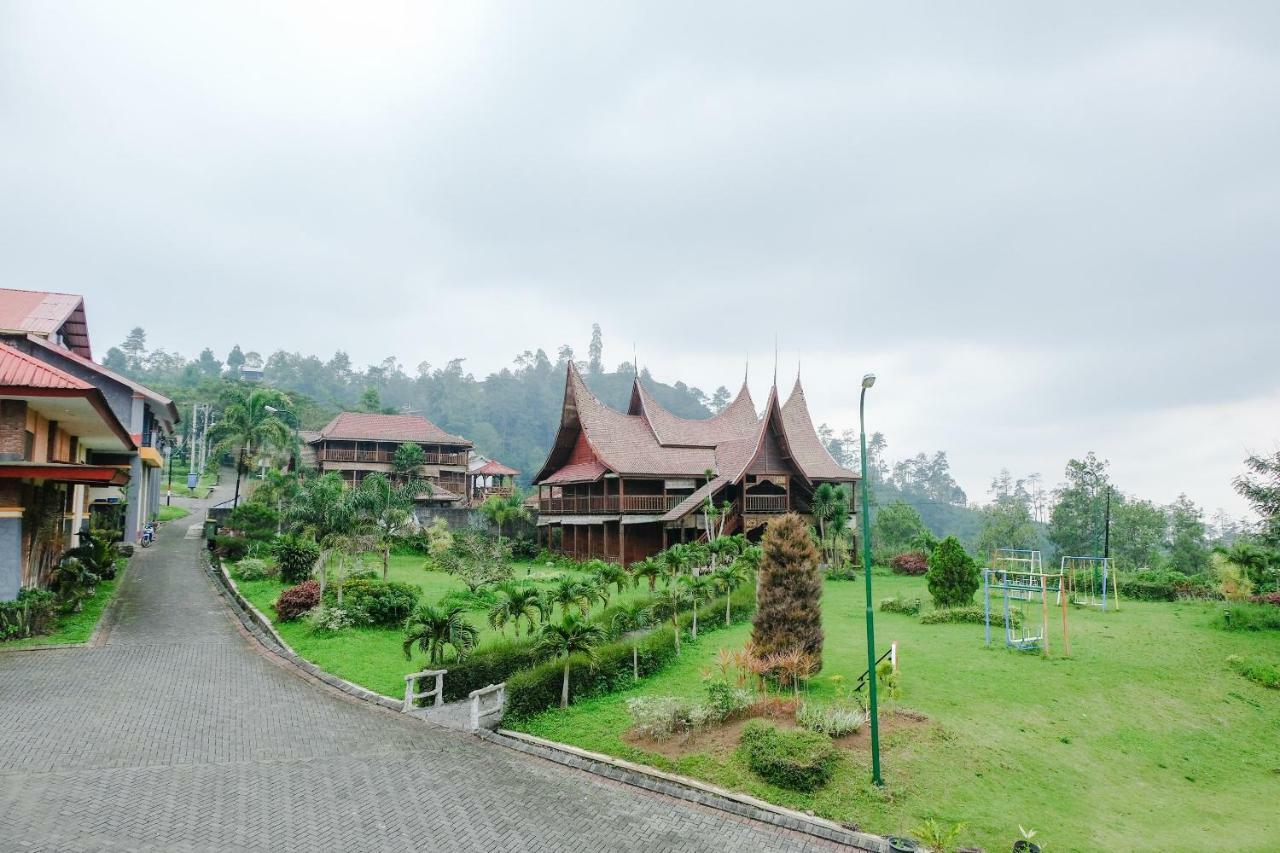 Capital O 892 Grand Pujon View Hotel And Resort バトゥ エクステリア 写真