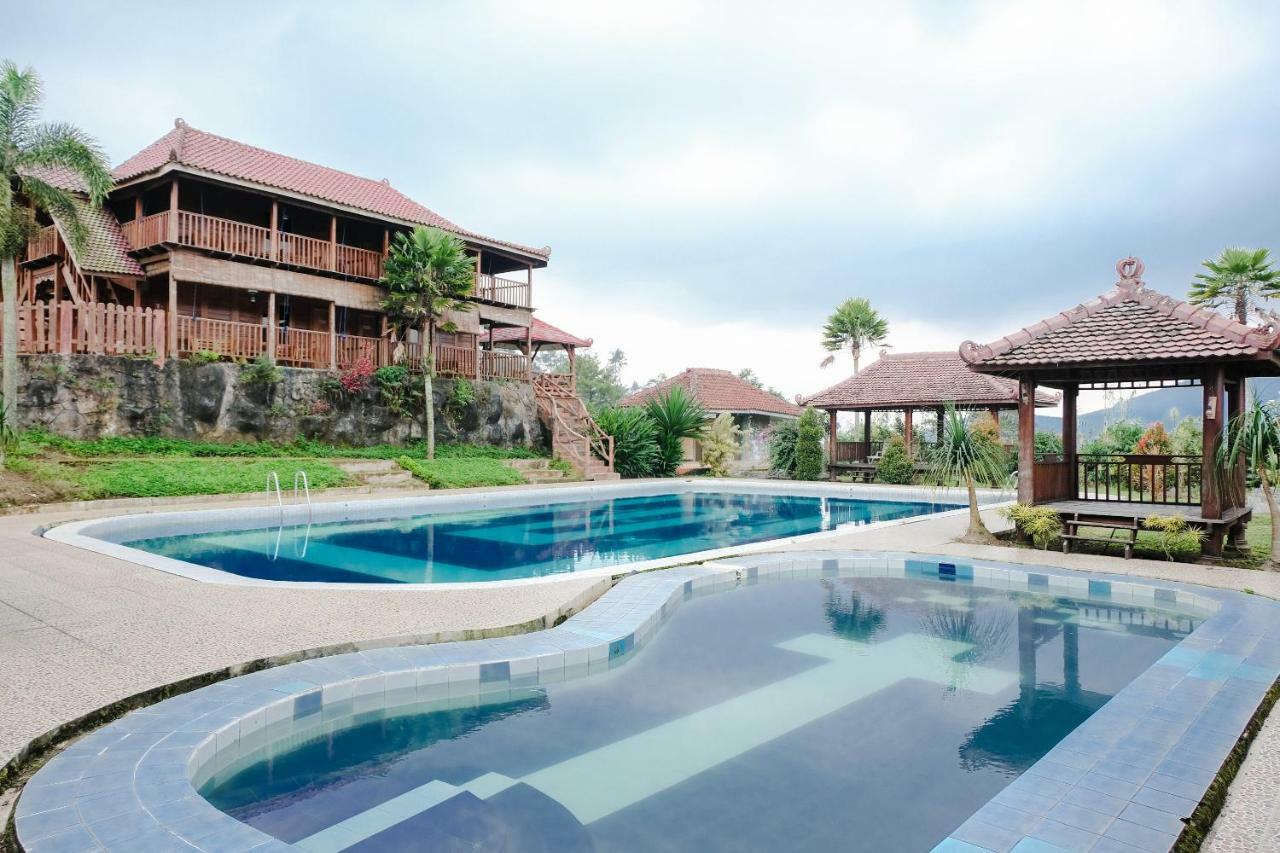 Capital O 892 Grand Pujon View Hotel And Resort バトゥ エクステリア 写真